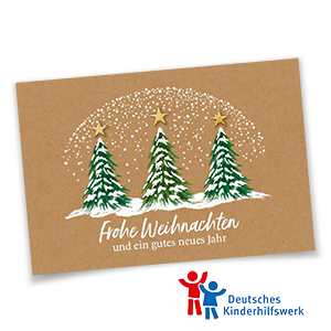 Braune Weihnachtskarten mit verschneiten Tannenbäumen.
