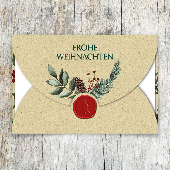 Karton in Beige mit mistigem roten Siegel und zwei grünen Zweigen dahinter.