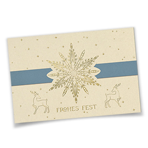 Vergrößere Abbildung Firmen-Weihnachtskarten aus sandfarbenem Zuckerrohrkarton mit blauer Banderole, goldenem Stern, Hirschen und Schriftzug Frohes Fest